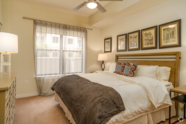 1BR, 1BA - 755SF - 500 Crawford