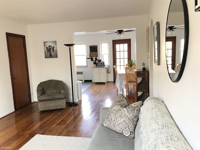 Foto del edificio - 2 br, 1 bath 4plex - 3512 Hazelwood Avenue 3