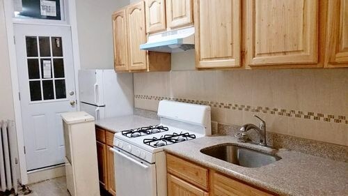 Foto del edificio - 60-65-65 Catalpa Ave