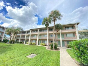Building Photo - Waterside at Cranes Roost 1/1 Condo locate...
