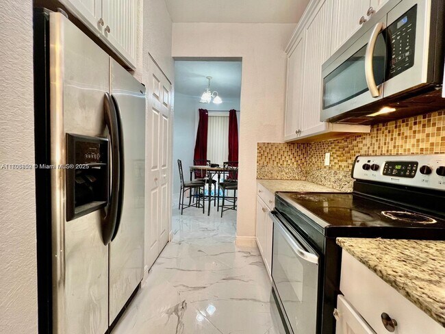 Foto del edificio - 8962 SW 18th St