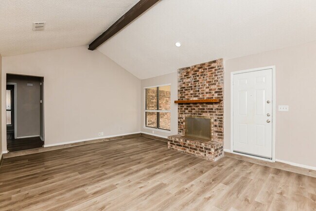 Foto del edificio - 3621 Willowbrook Dr