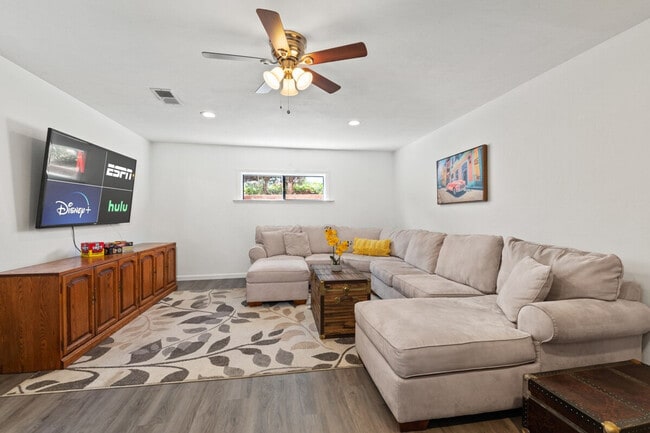 Building Photo - 1223 J Ave