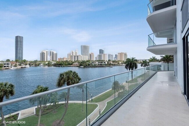 Foto del edificio - 19707 Turnberry Way