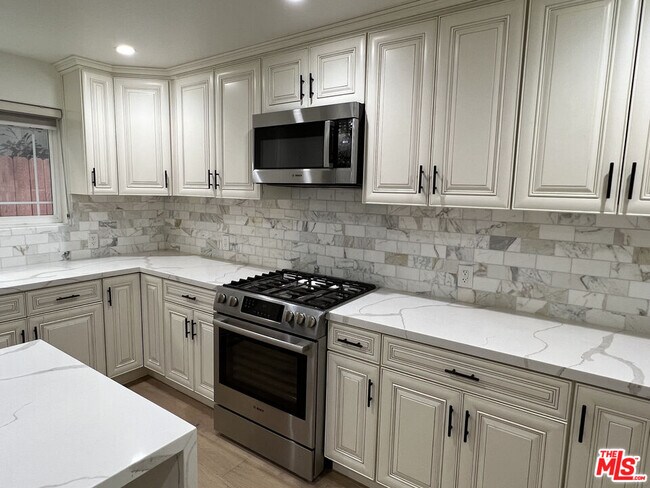 Foto del edificio - 5019 W Maplewood Ave