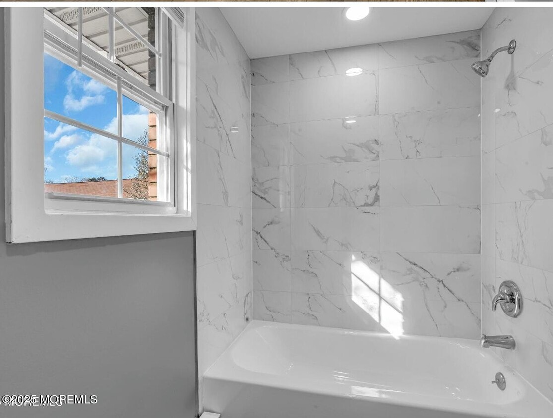 Foto principal - 364 Westwood Ave