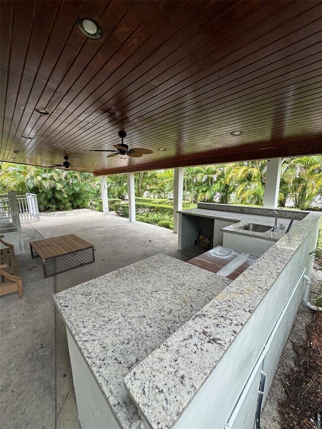 Foto del edificio - 1685 SW 15th St