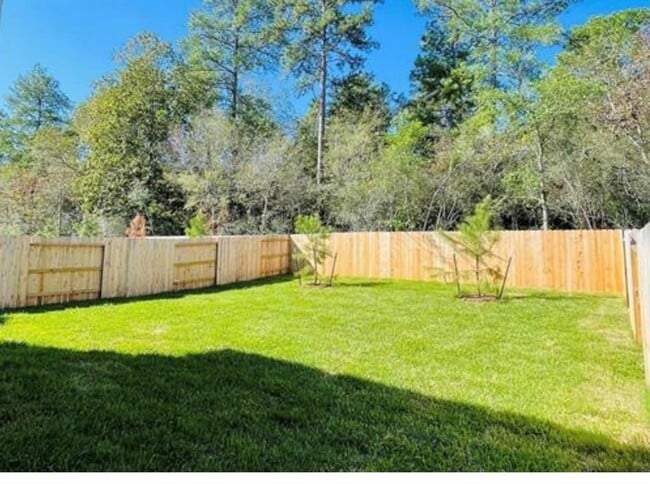 Building Photo - 10565 Pineland Dr
