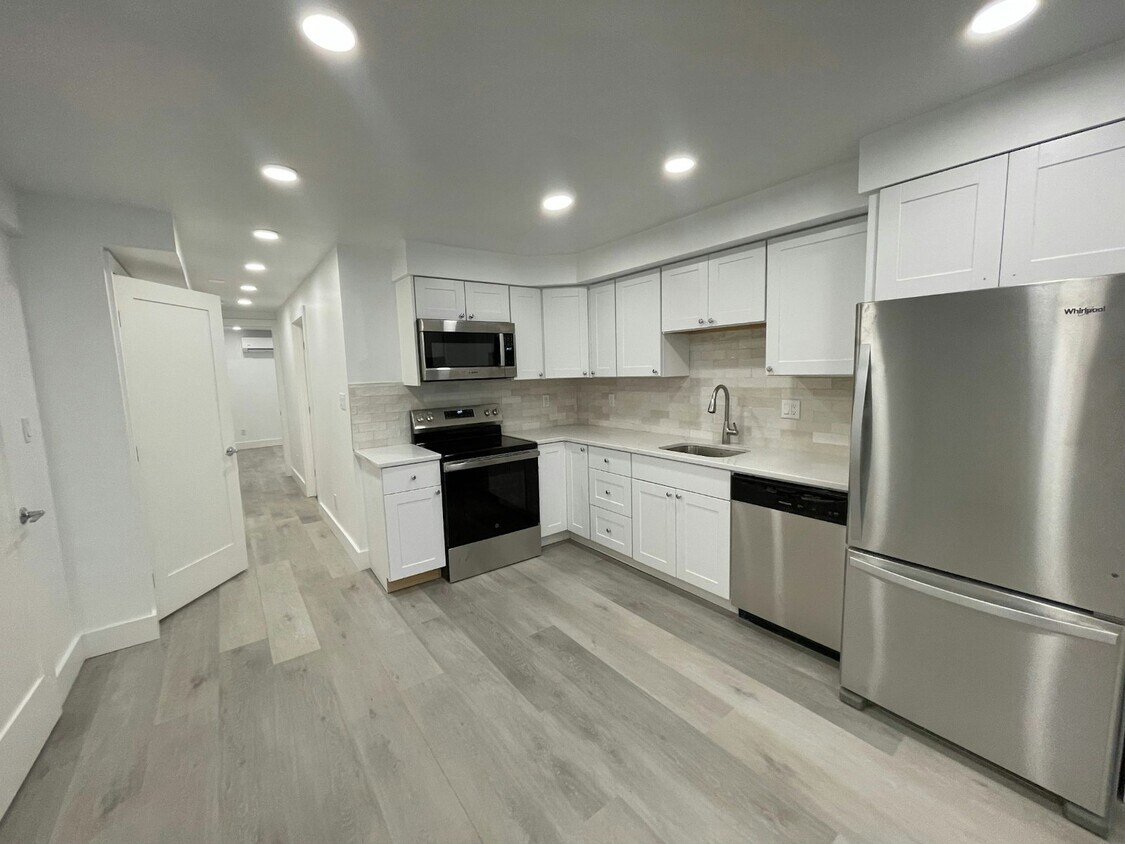 Foto principal - 3025 11th St NW