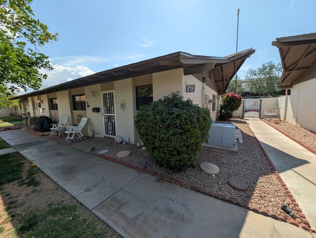 Building Photo - 2 Bedroom Condo Unit in the Polynesian Par...
