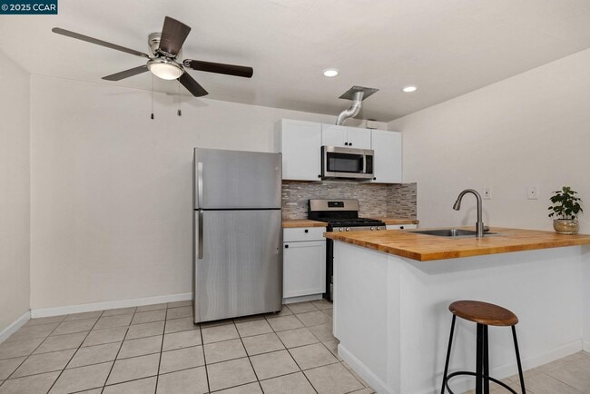 Foto del edificio - 1926 Alcatraz Ave