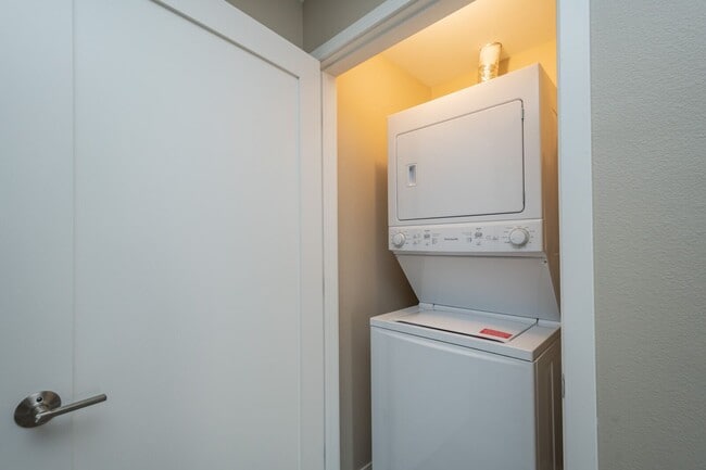 Building Photo - Woodridge Estates