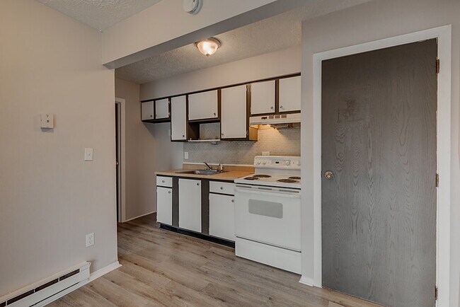 Building Photo - 422 S Miami Ave