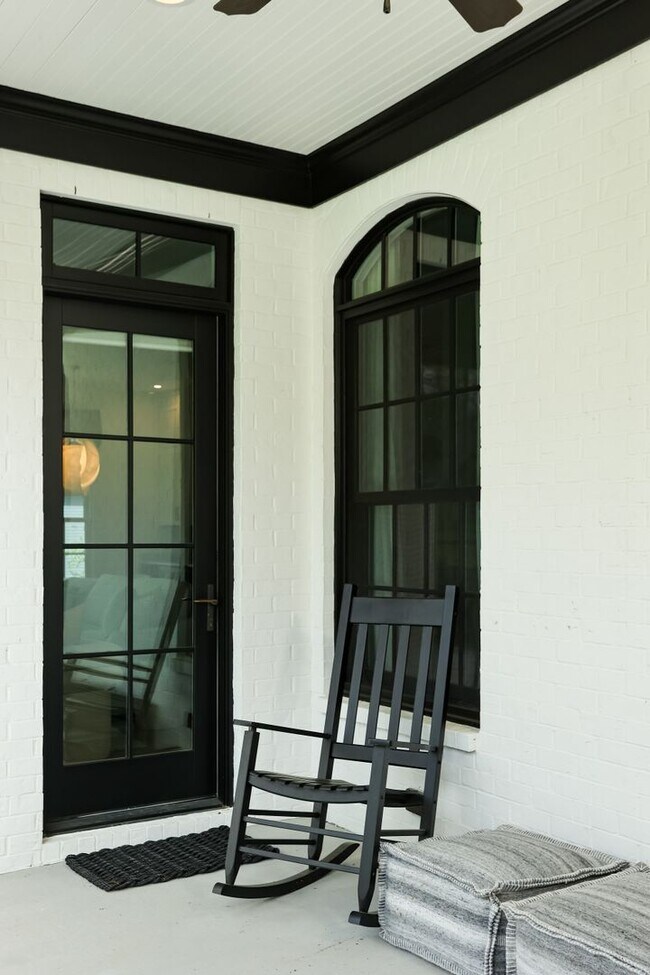 Foto del edificio - GREEN HILLS CUSTOM BUILT HOME. 5 BED 5 1/2...