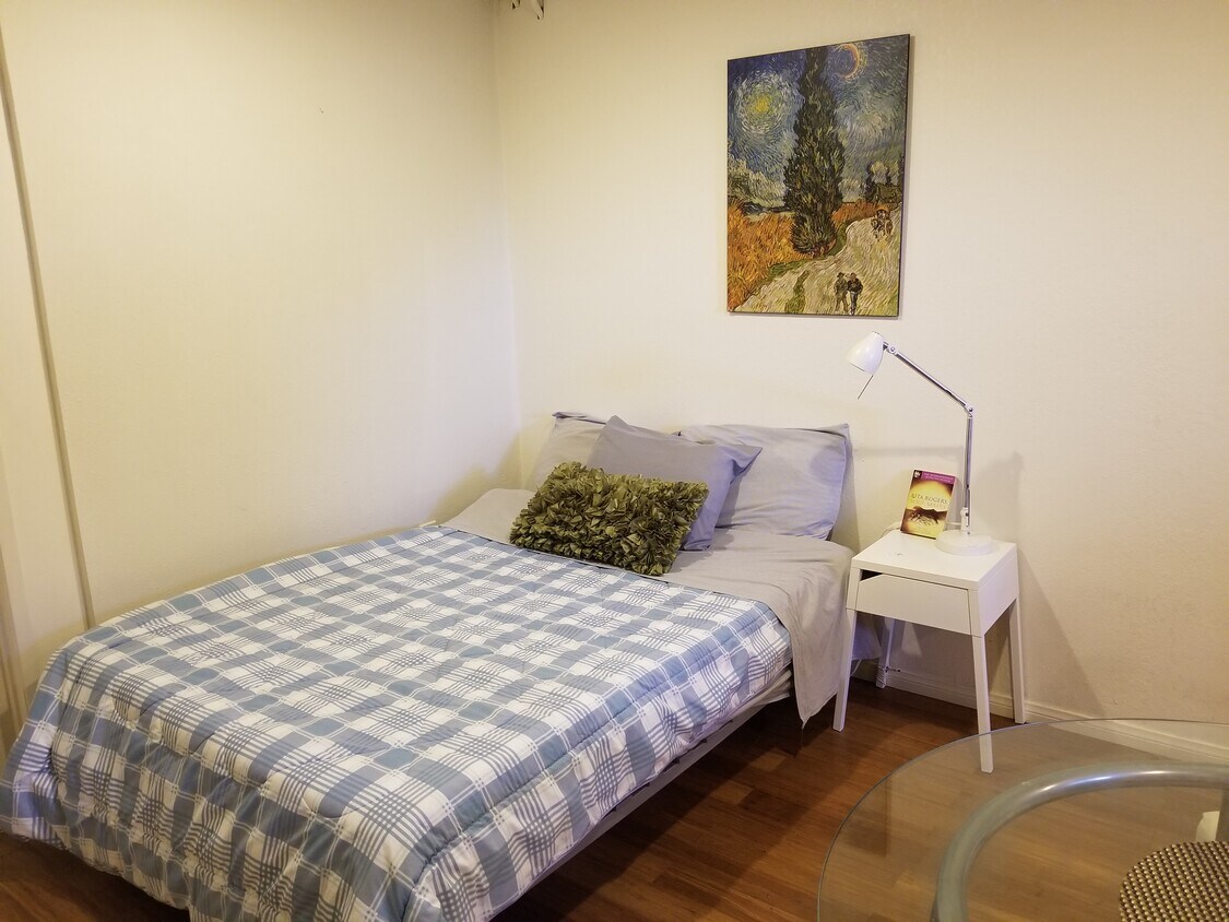 Bed - 4329 Ensenada Dr