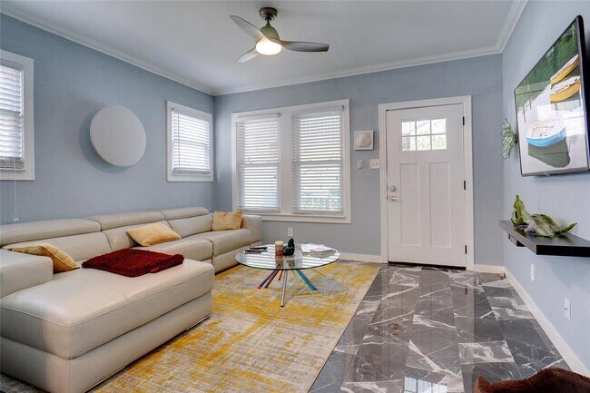 Building Photo - 2419 Madera St