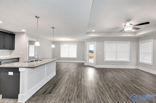 Foto del edificio - 381 McCollum Rd