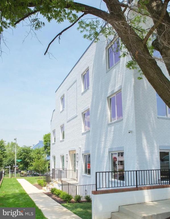 Foto del edificio - 1701 Trinidad Ave NE