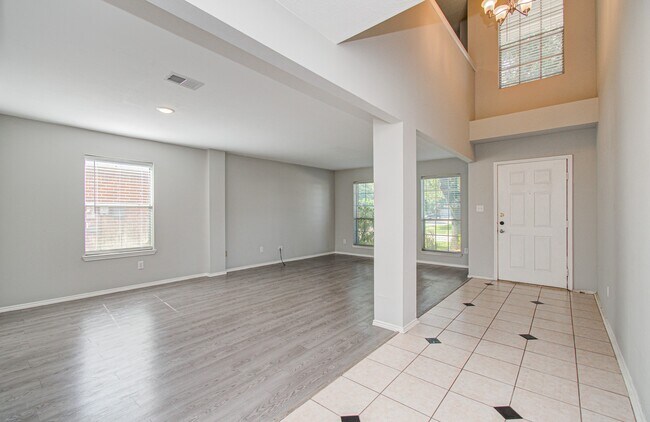 Building Photo - 16126 Coleburn Dr