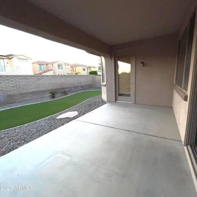 Foto del edificio - 29652 N 120th Ln