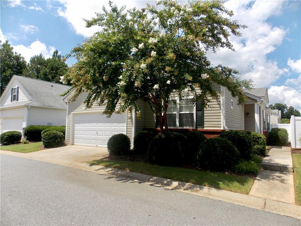 Primary Photo - 647 W Oaks Dr