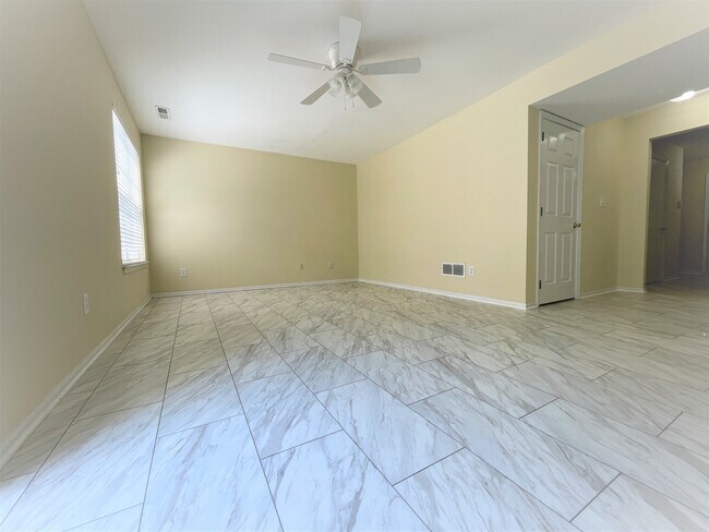 Foto del edificio - 210 William Livingston Ct
