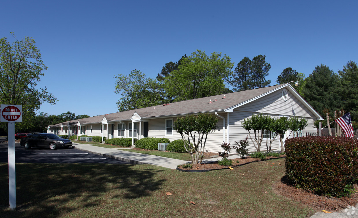 Building Photo - Sweetbriar Apartments