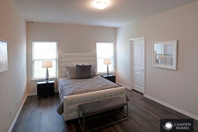 Building Photo - 1455 Streamside Dr