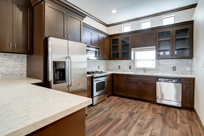 Foto del edificio - 8715 Meadowcroft Dr