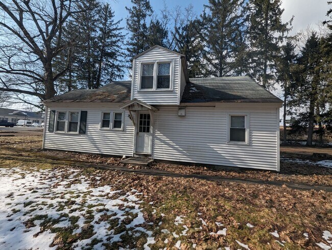 Building Photo - 4 Mohawk Acres