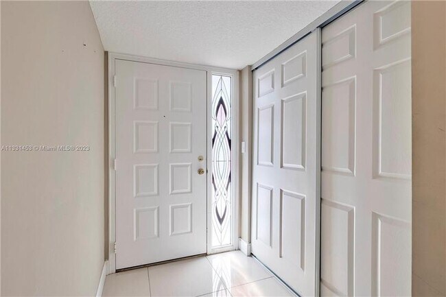 Building Photo - 2660 Carambola Cir N