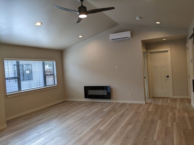 Foto del edificio - Gorgeous 2-Bedroom, 2-Bath Home In Eugene!