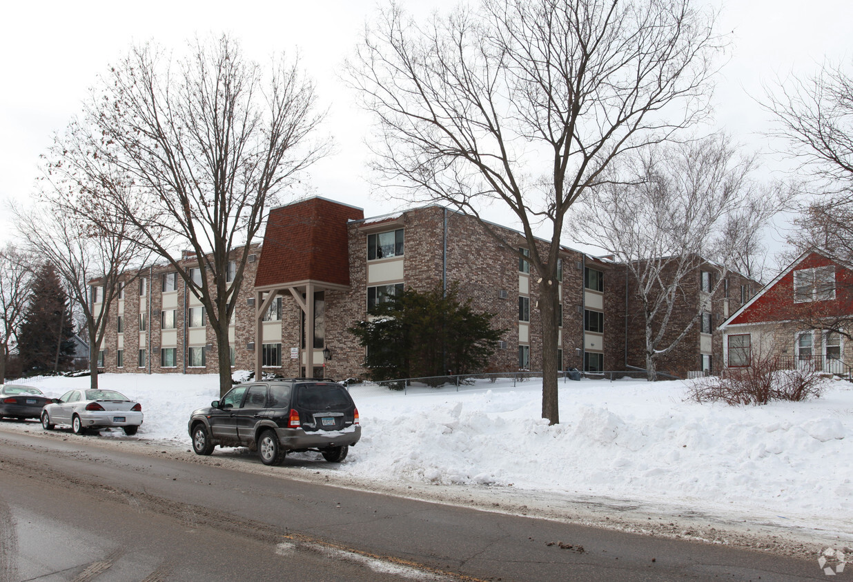 Building Photo - Minnehaha Park Apartments