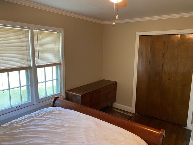 Building Photo - 2 Bedroom Home Quick access to KU MED