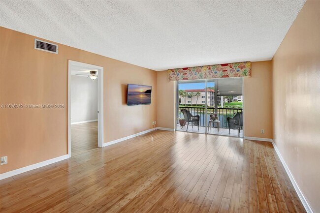 Foto del edificio - 8980 S Hollybrook Blvd