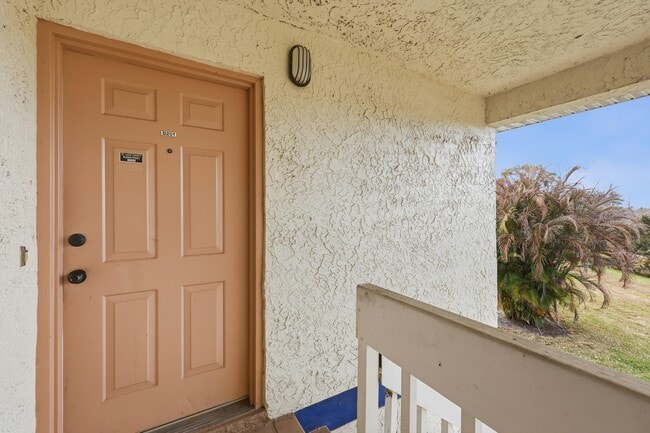 Building Photo - 1502 SE Royal Green Cir