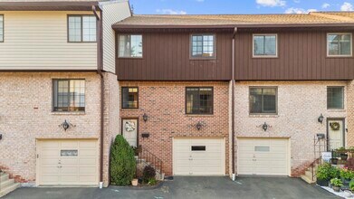 Building Photo - 237 Strawberry Hill Ave