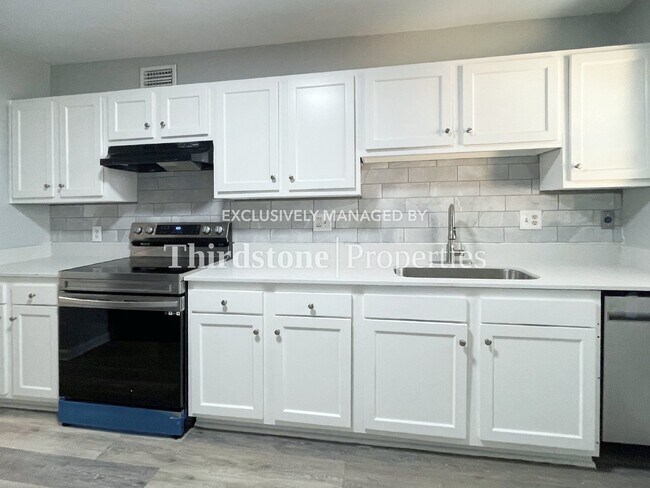 Foto del edificio - 728 Shearer Ave