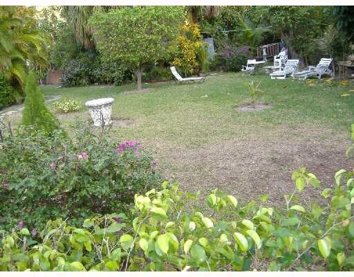 Foto del edificio - 8851 Harding Ave