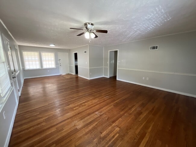 Foto del edificio - 942 W Forest Ave