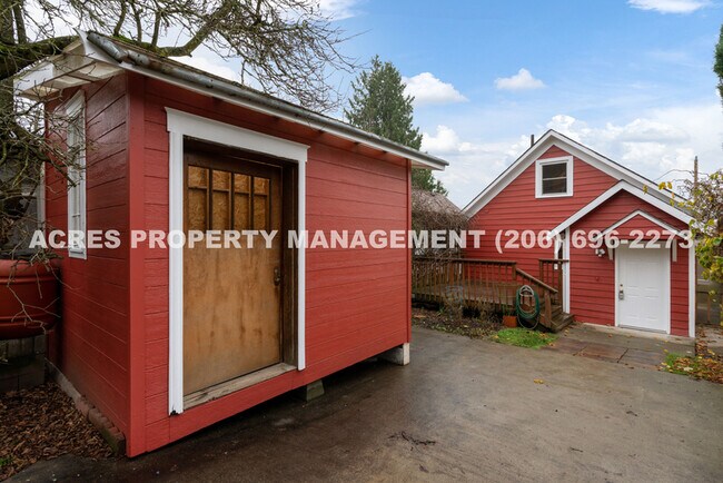 Building Photo - 1343 Sturgus Ave S
