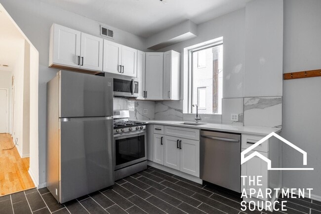 Photo - 2732 W Chicago Ave (Chicago, IL) Apartment