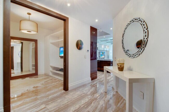 Foto del edificio - 9703 Collins Ave