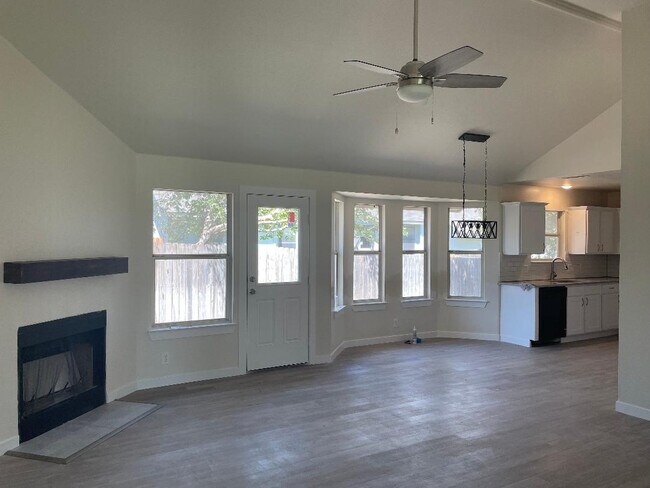 living and dining room - 215 Crystal Knoll Blvd
