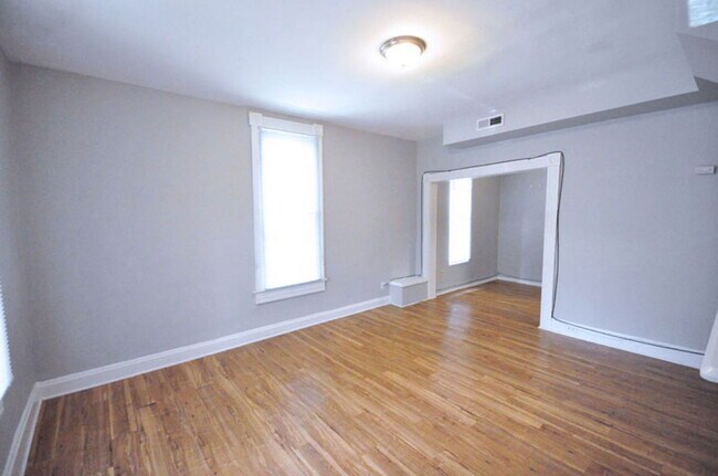 Foto del edificio - 57 McMillen Ave