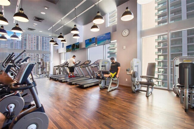 Foto del edificio - 1300 Brickell Bay Dr