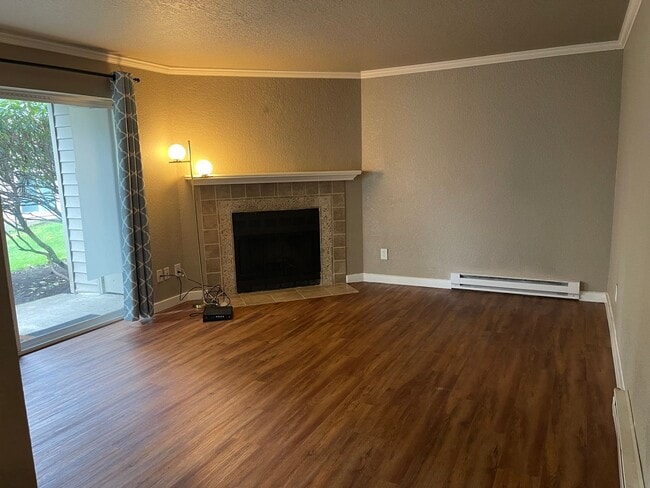 Building Photo - Adorable 2bd Juanita condo!