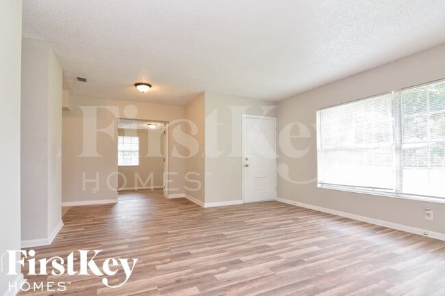 Building Photo - 500 Brenda Dr