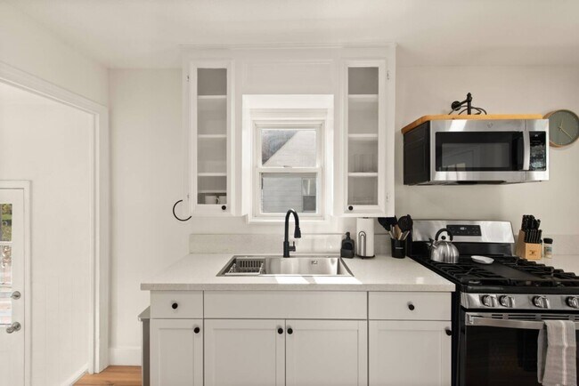 Foto del edificio - 611 E 260th St