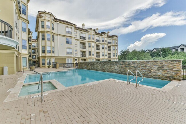 Foto del edificio - 7575 Kirby Dr
